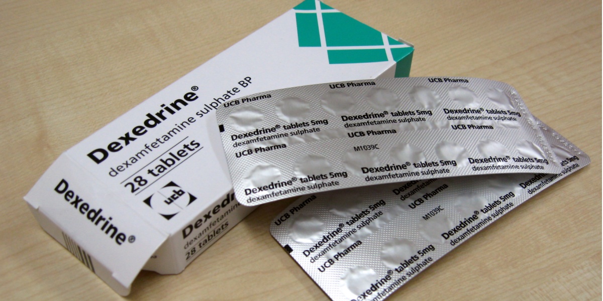 Dexedrine 5mg tablets in blister packs next to the box.