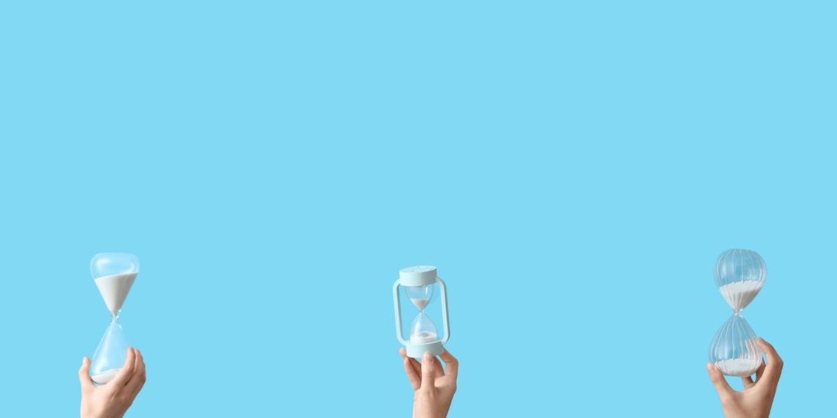 a photo of different hour glass variants in light blue background to symbolize different rehabilitation treatment durations