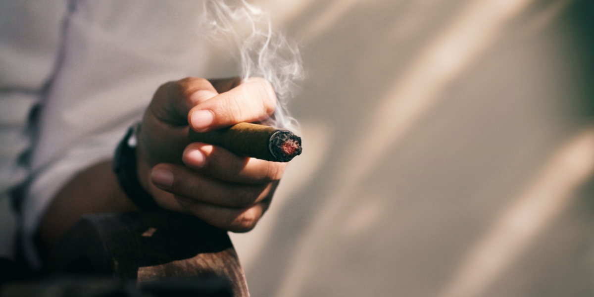 a close up photo of a man's hand holding a tobacco