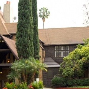 Aurora Las Encinas Hospital