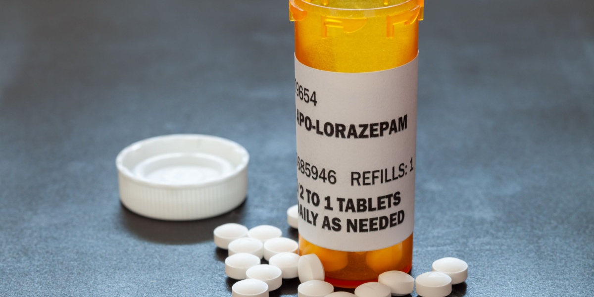 a close up photo of a container of Ativan or lorazepam pills, with the dosage guidelines on the label