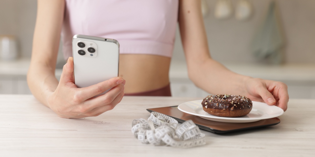 How Problematic Smartphone Use Influences Eating Disorder Symptoms